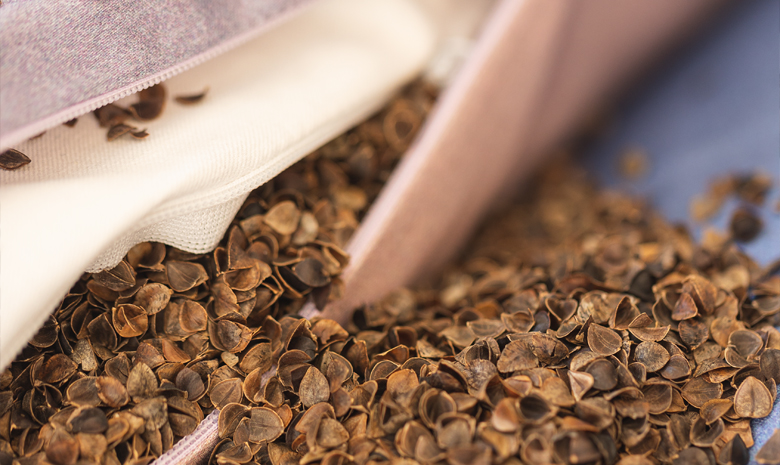 Buckwheat husk outlet filling